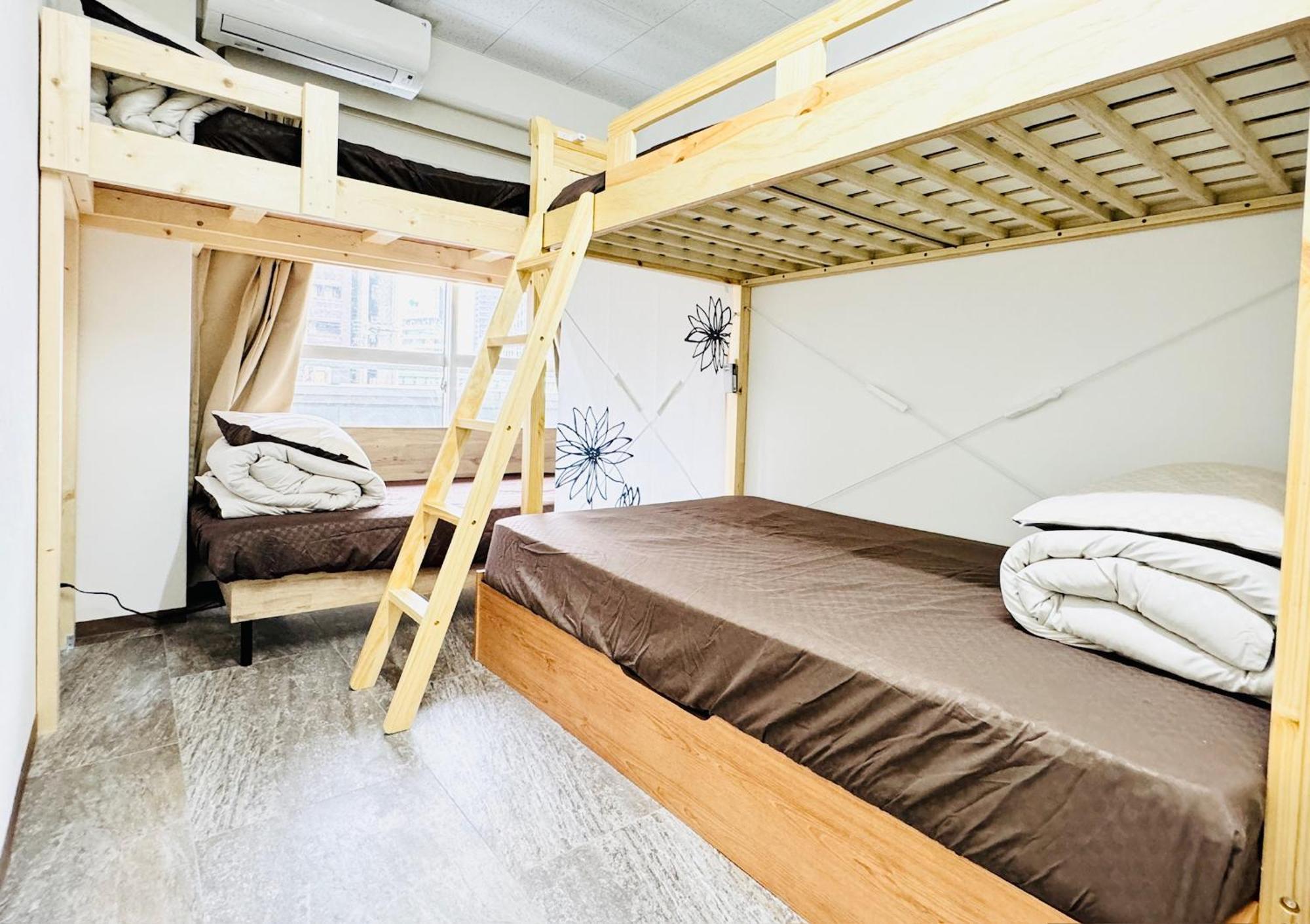 Guest House B'S Fiveⅱ Osaka Buitenkant foto