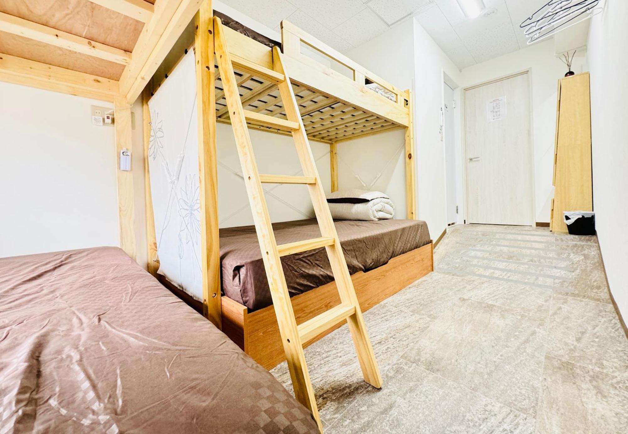 Guest House B'S Fiveⅱ Osaka Buitenkant foto