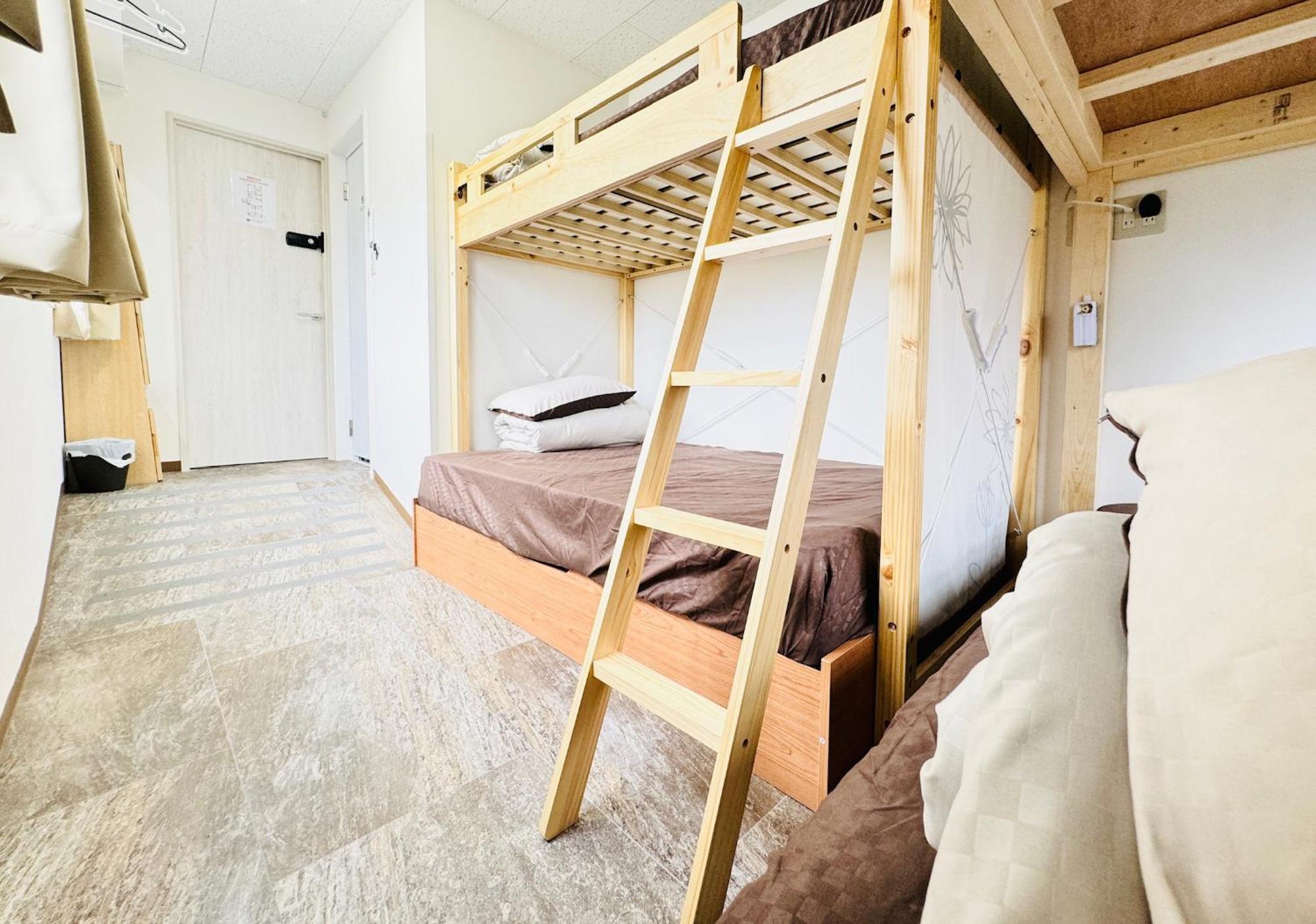 Guest House B'S Fiveⅱ Osaka Buitenkant foto